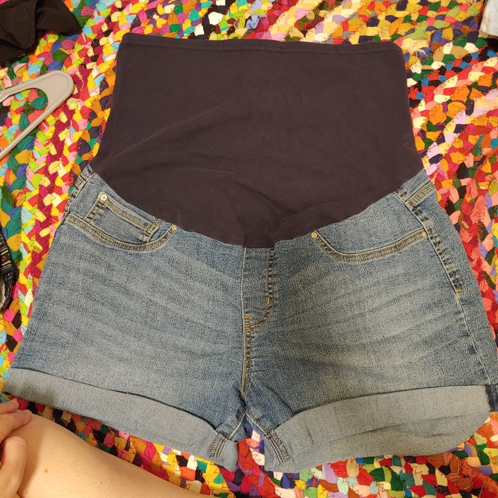 Levi full panel maternity jean shorts XL